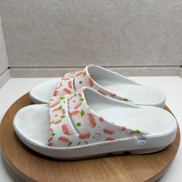 OOFOS‎ OOahh Slide Sandal Cherry Blossom Floral Pink White Comfort Recovery Sz 7 - Picture 3 of 8